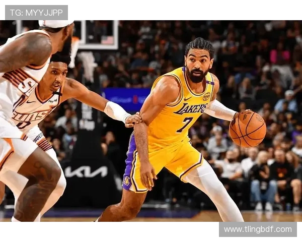 76人湖人今冬对决解析：明星球员表现与战术博弈的精彩较量