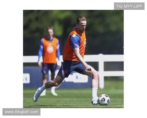 凯恩的传奇之路：从天才少年到足球巨星的辉煌历程与影响