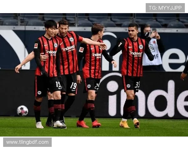 华沙军团与阿斯坦纳的激烈对决揭示了欧洲足球的竞争魅力与战术较量