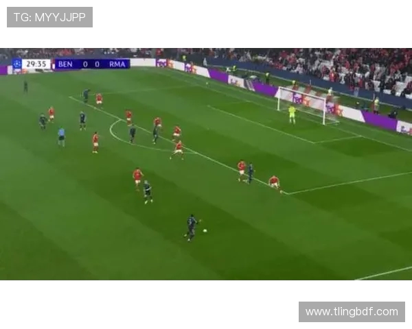 欧冠激战本菲卡对决曼联谁能在巅峰对决中笑到最后